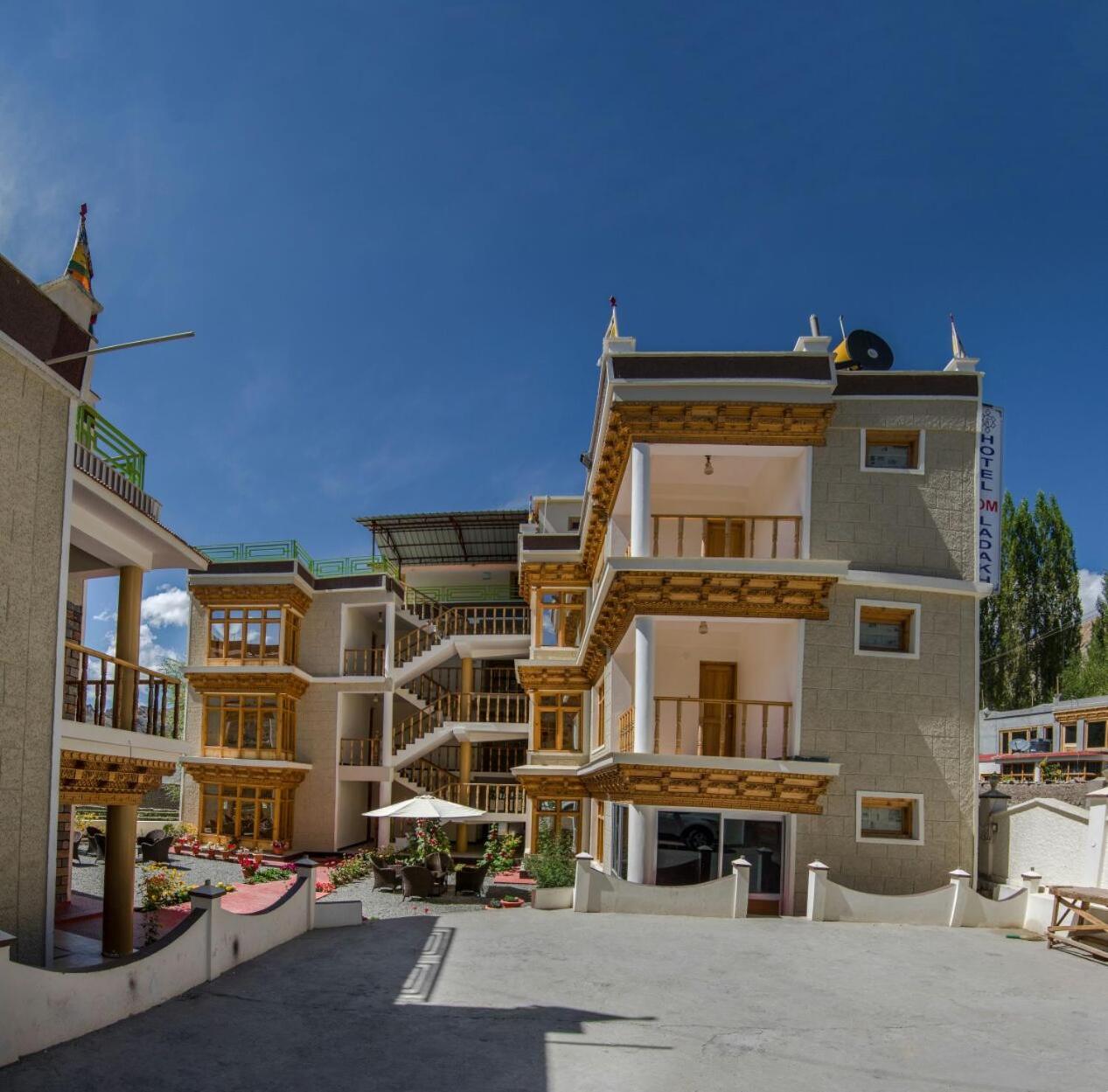 Hotel Om Ladakh Leh Eksteriør billede