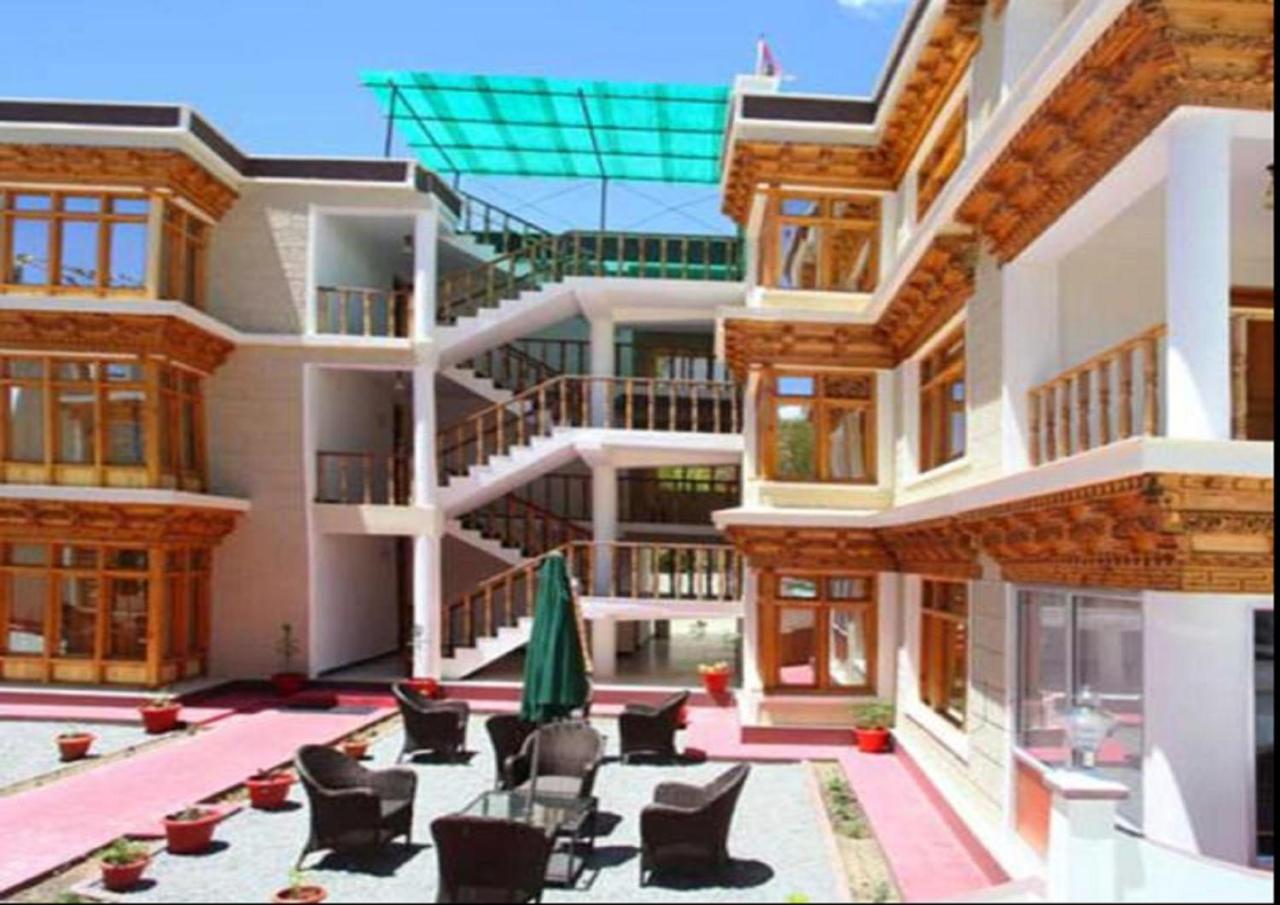 Hotel Om Ladakh Leh Eksteriør billede