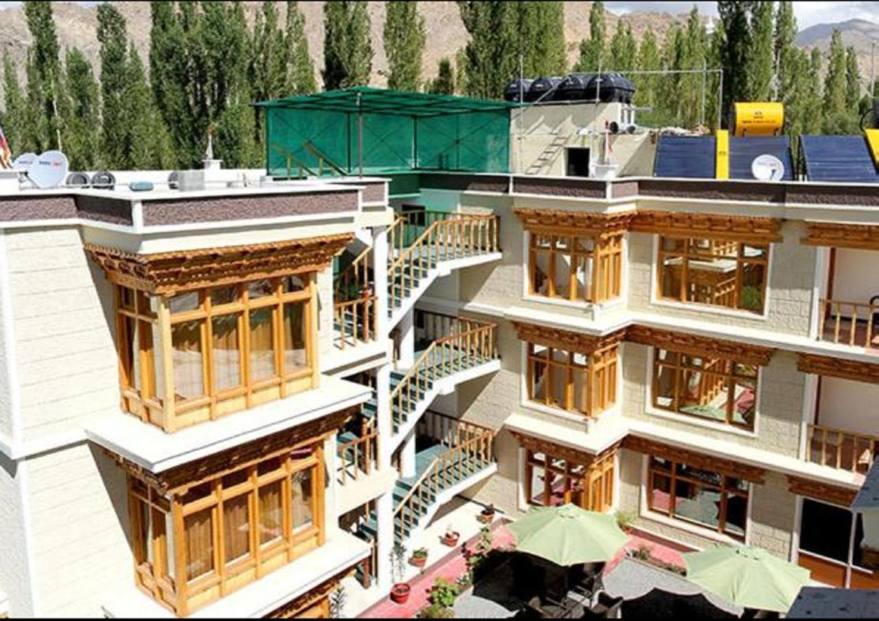 Hotel Om Ladakh Leh Eksteriør billede